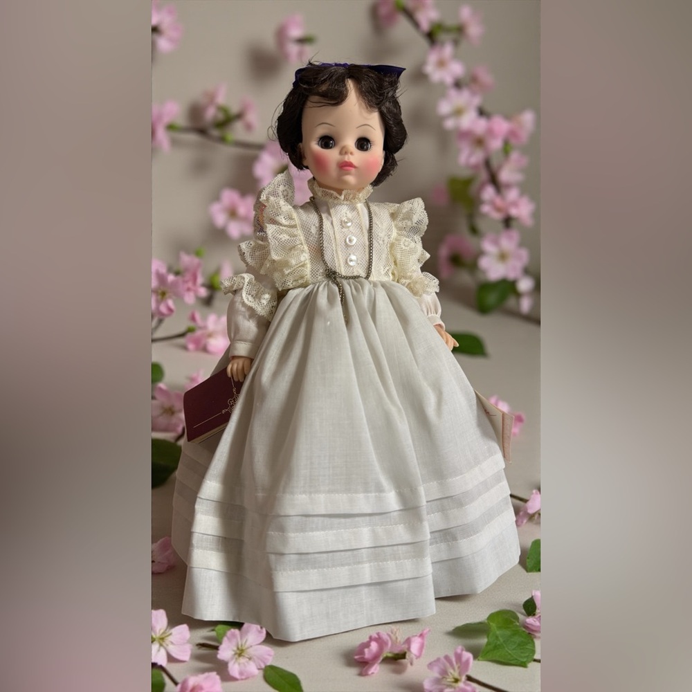 Madame Alexander Doll Emily Dickinson 13”  in White and Cream Dress